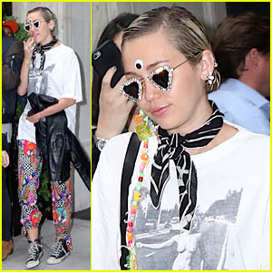 miley-cyrus-gets-joan-jetts-help-for-backyard-sessions